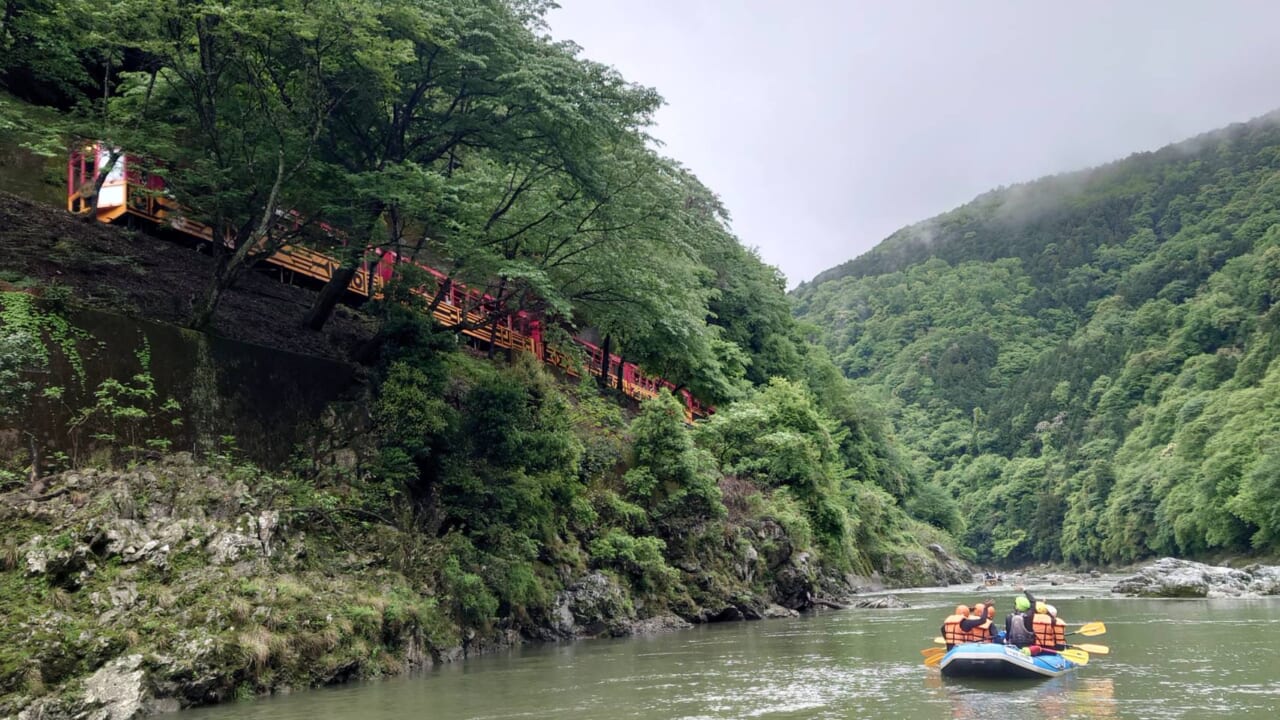 Make the most of your Sagano Scenic Train (Torokko/ Sagano Romantic ...